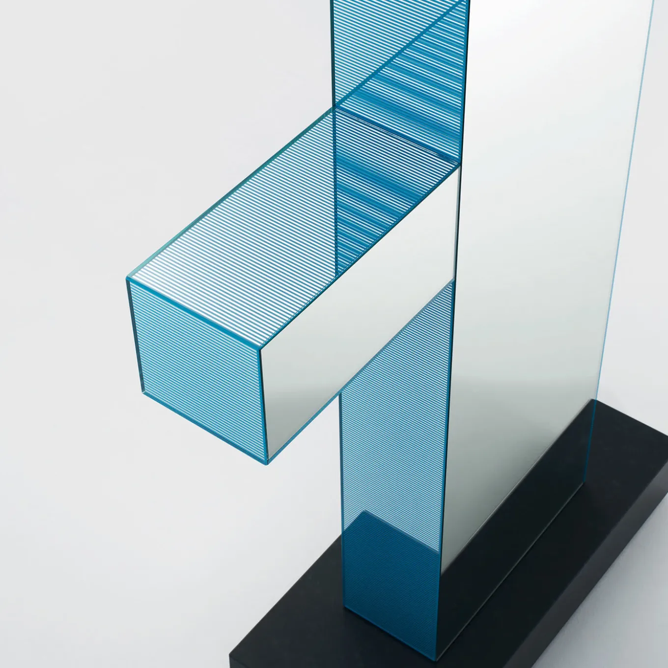 Specchio Totem Shibam 1 di Ettore Sottsass