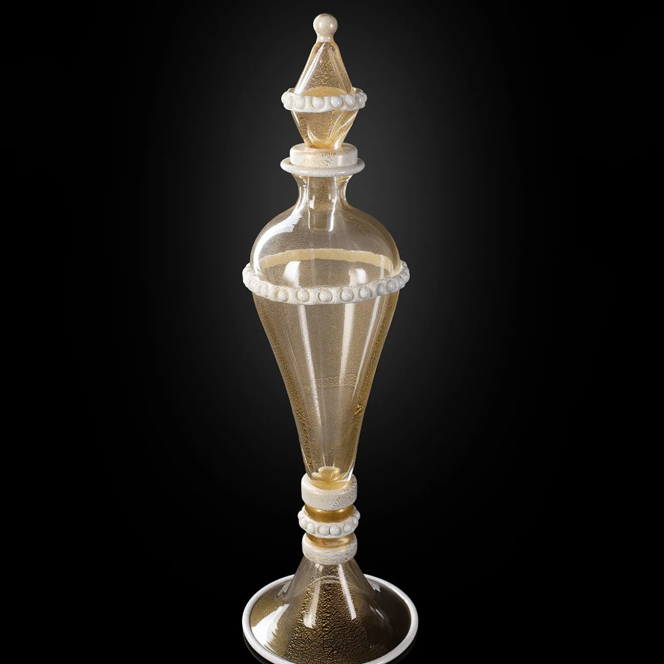 Stmat Vaso con piede in oro e bianco 24 carati con coperchio