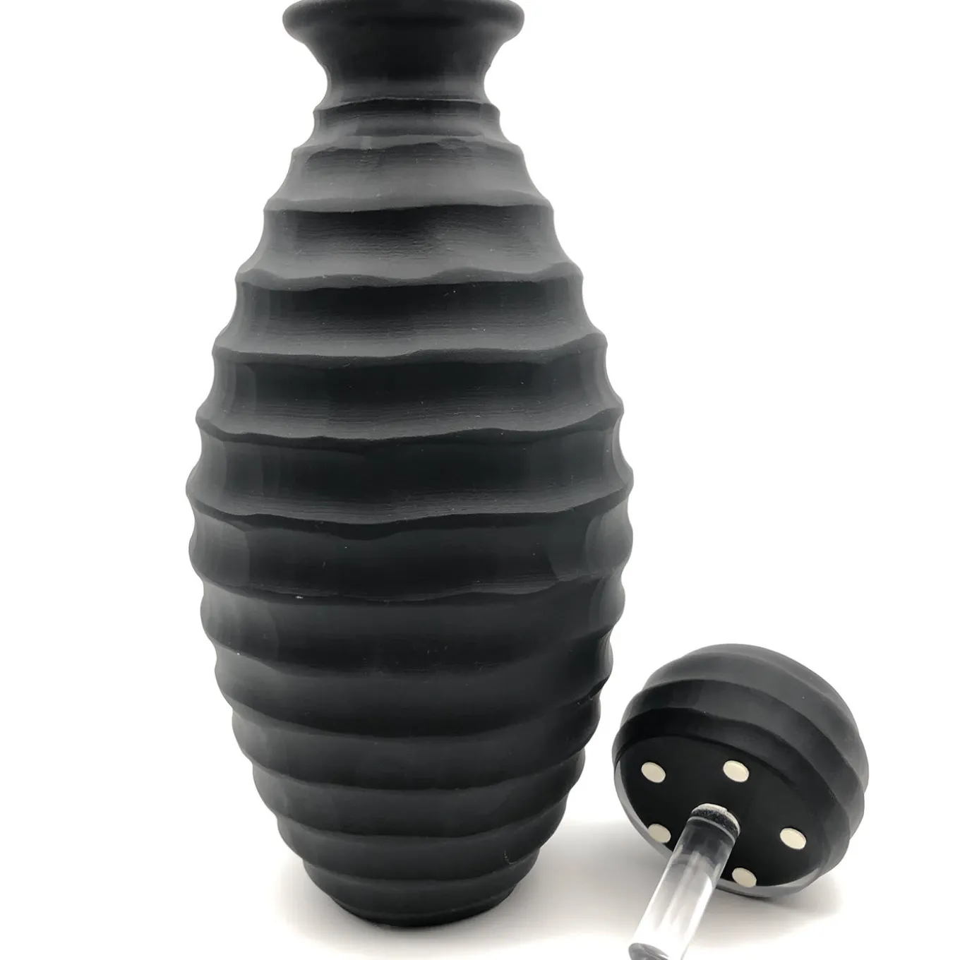 Tall Black Bottle di Achille D'Este e Renzo Vianello