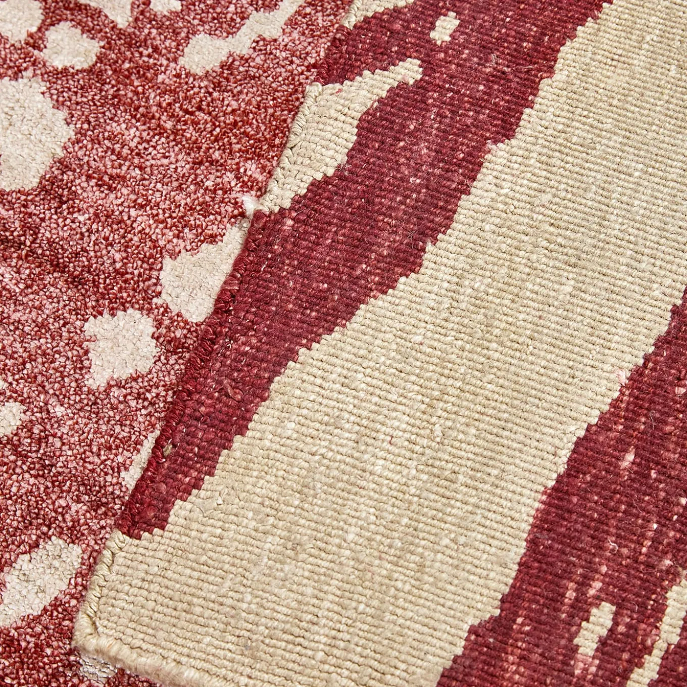 Tappeto artigianale in seta di bambù rosso e bianco Mars