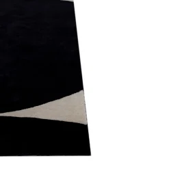 Tappeto Blocks in Ebony and White di Keith Pillow da Daaa Haus