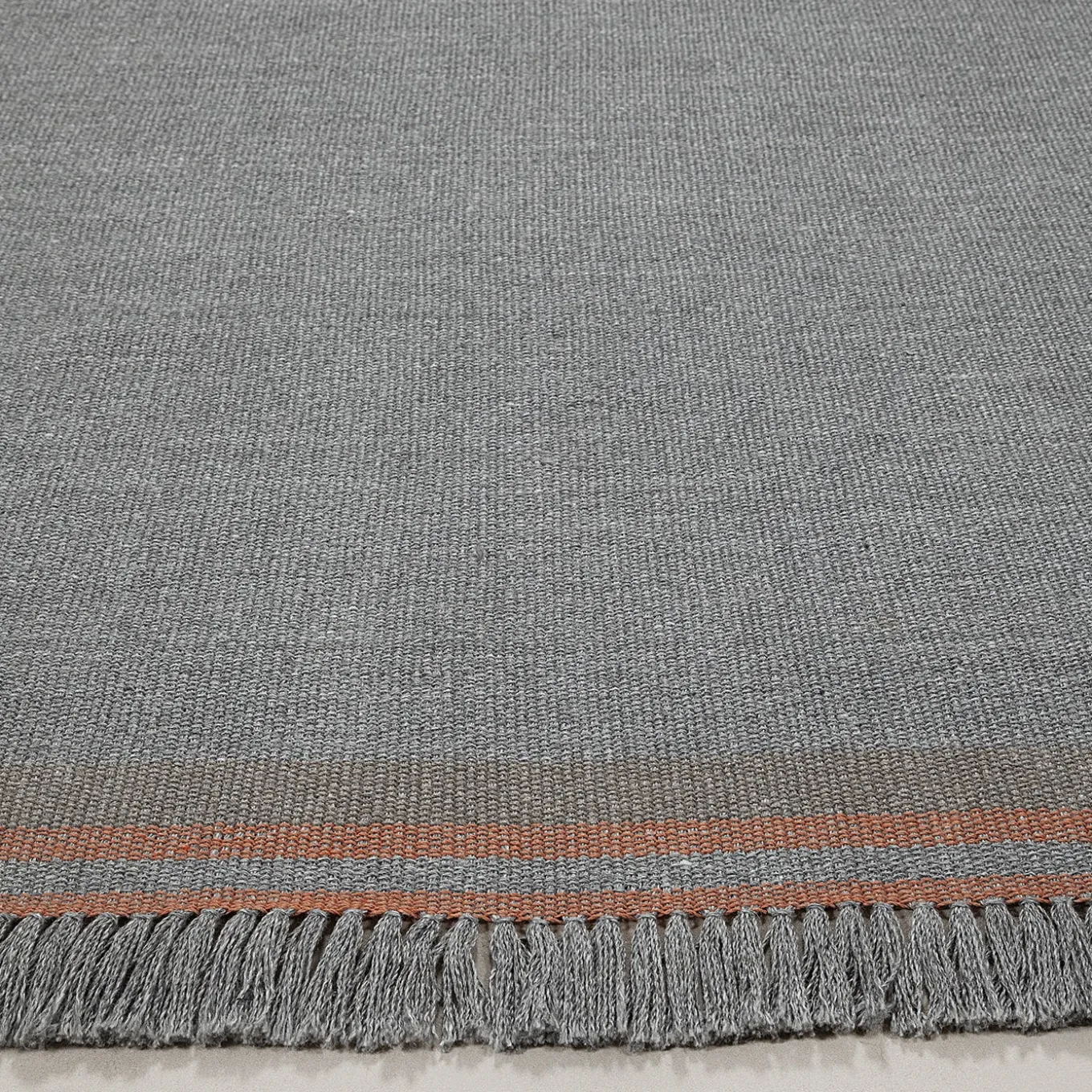 Tappeto Coco Composite Gray Recycled PET In&Outdoor di Carlotta Fortuna