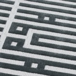 Tappeto Labirinto in lana della Nuova Zelanda e tencel grigio di Ken Scott