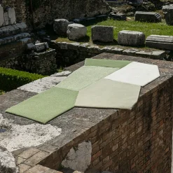 Tappeto modulare policromo Sentiero di Margherita di AMDL Circle