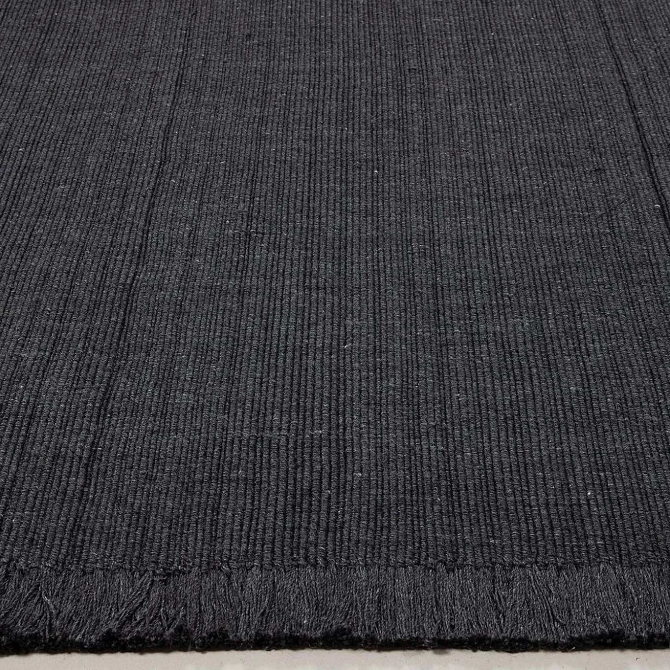 Tappeto Pierre Charcoal Recycled PET In&Outdoor di Carlotta Fortuna