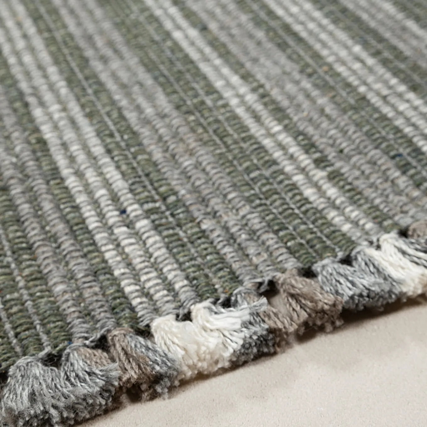 Tappeto Prune Vintage Platinum Recycled PET In&Outdoor di Carlotta Fortuna