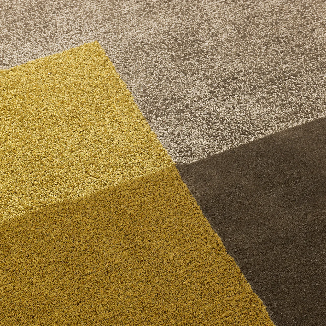 Tappeto Selce #1 Marcasite Yellow di Studio Salaris