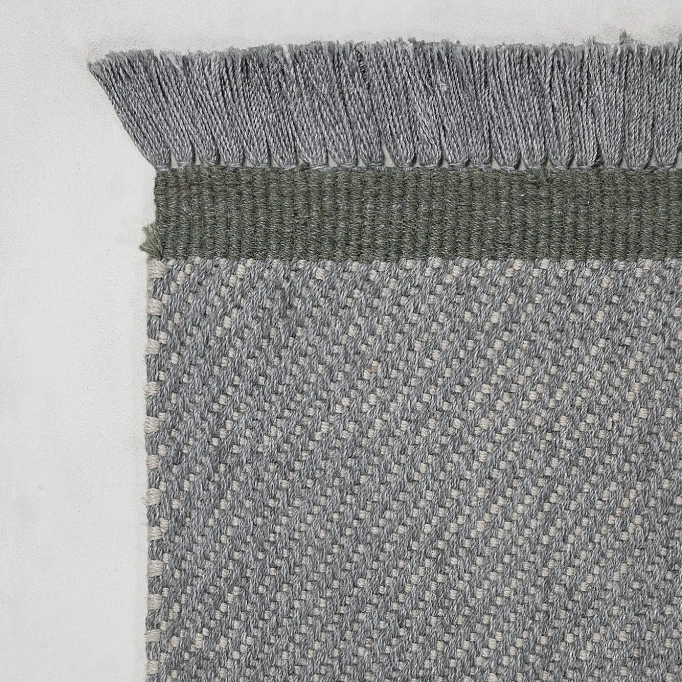 Tappeto Sesamo Taupe in PET riciclato In&Outdoor di Carlotta Fortuna #1