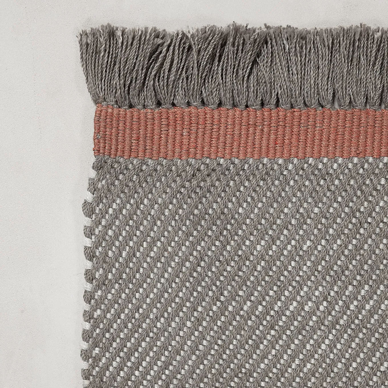Tappeto Sesamo Taupe in PET riciclato In&Outdoor di Carlotta Fortuna #2