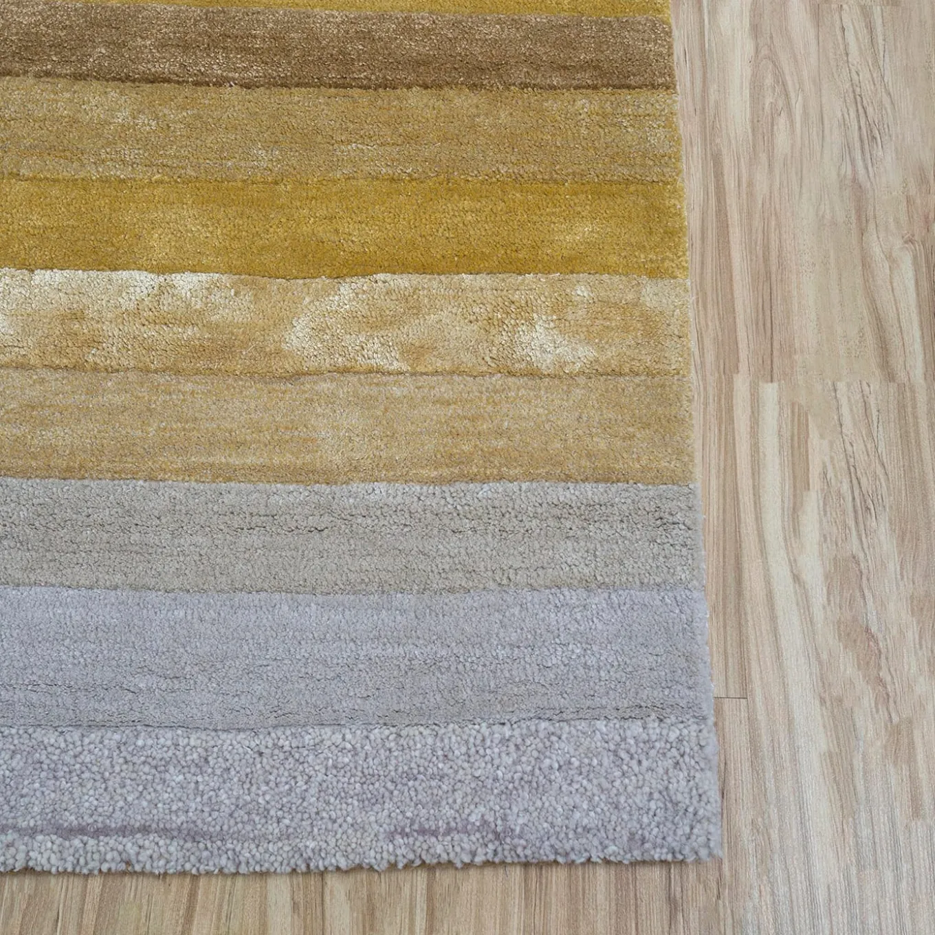 Tappeto Tinted Tango Dark Amber Gold & White trapuntato a mano
