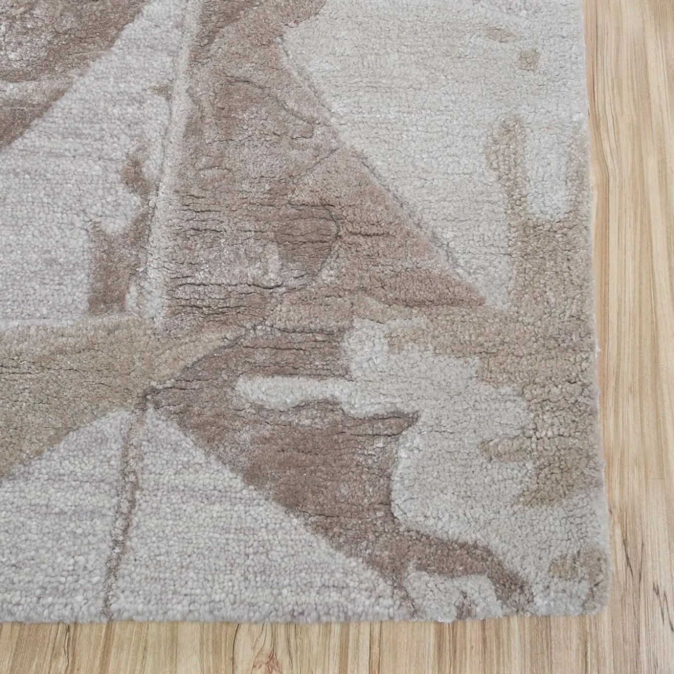 Tappeto Tuftato a Mano Dusky Trajectory Bianco e Bianco Antico