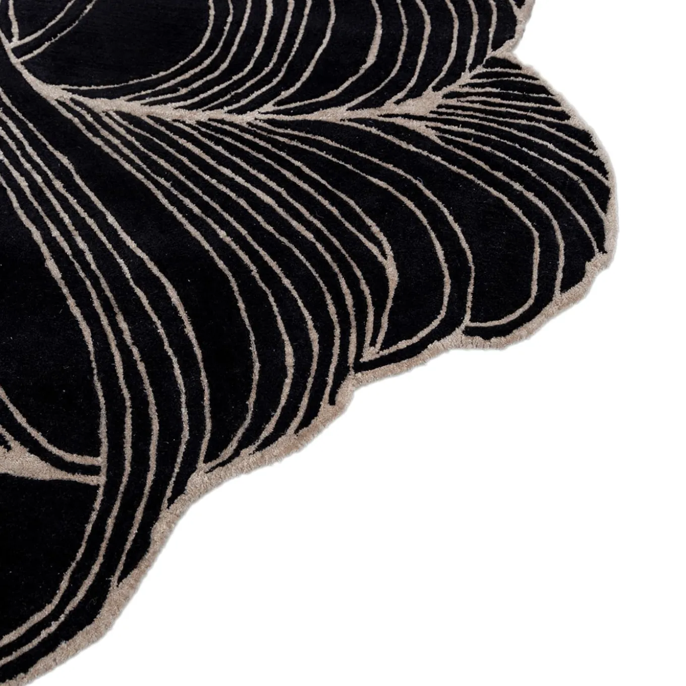 Tappeto Velvety Vortex Ebony & Antique White trapuntato a mano