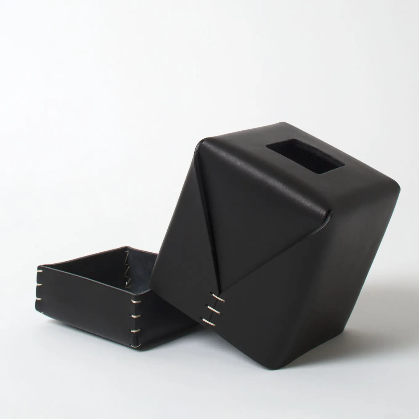 Tissue box Regular quadrato nero di Oscar Maschera