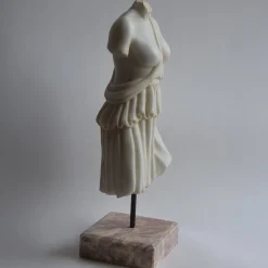 Torso Femminile con Tunica Scultura in Marmo di Carrara con base