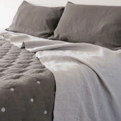 Trapunta di lino grigio taupe