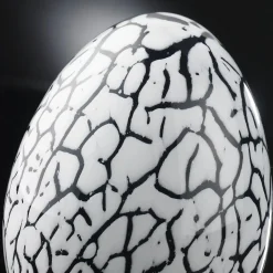 Uovo piccolo di vetro bianco