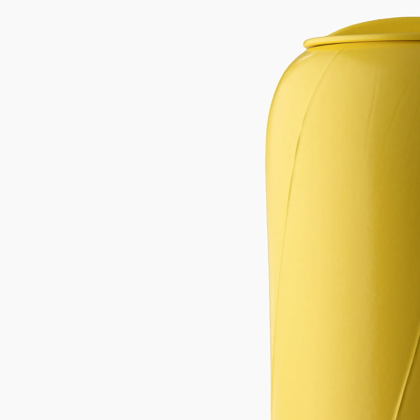 Vaso alto giallo A con coperchio di Benjamin Hubert