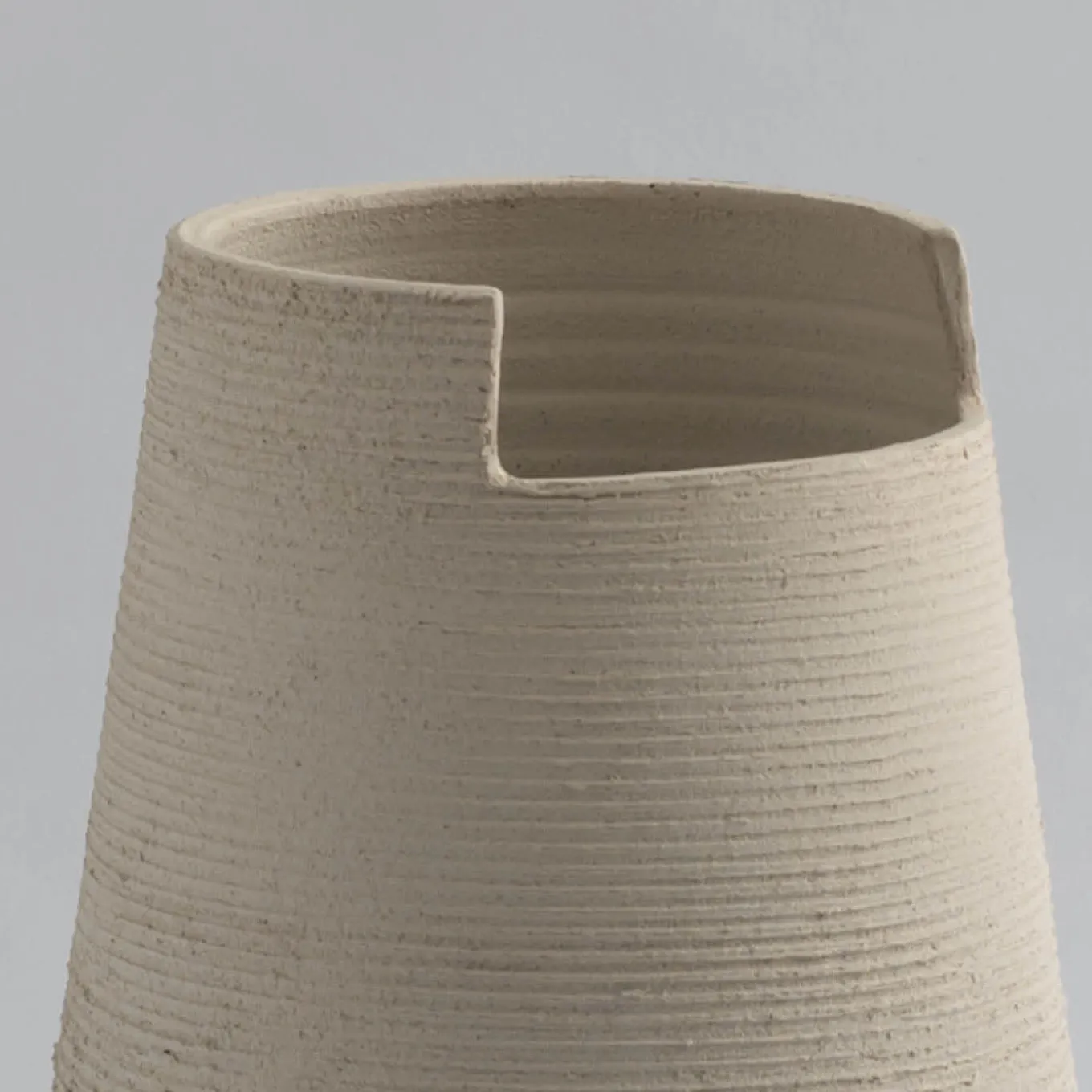 Vaso Alto in Argilla Sabbia Tagliata Light
