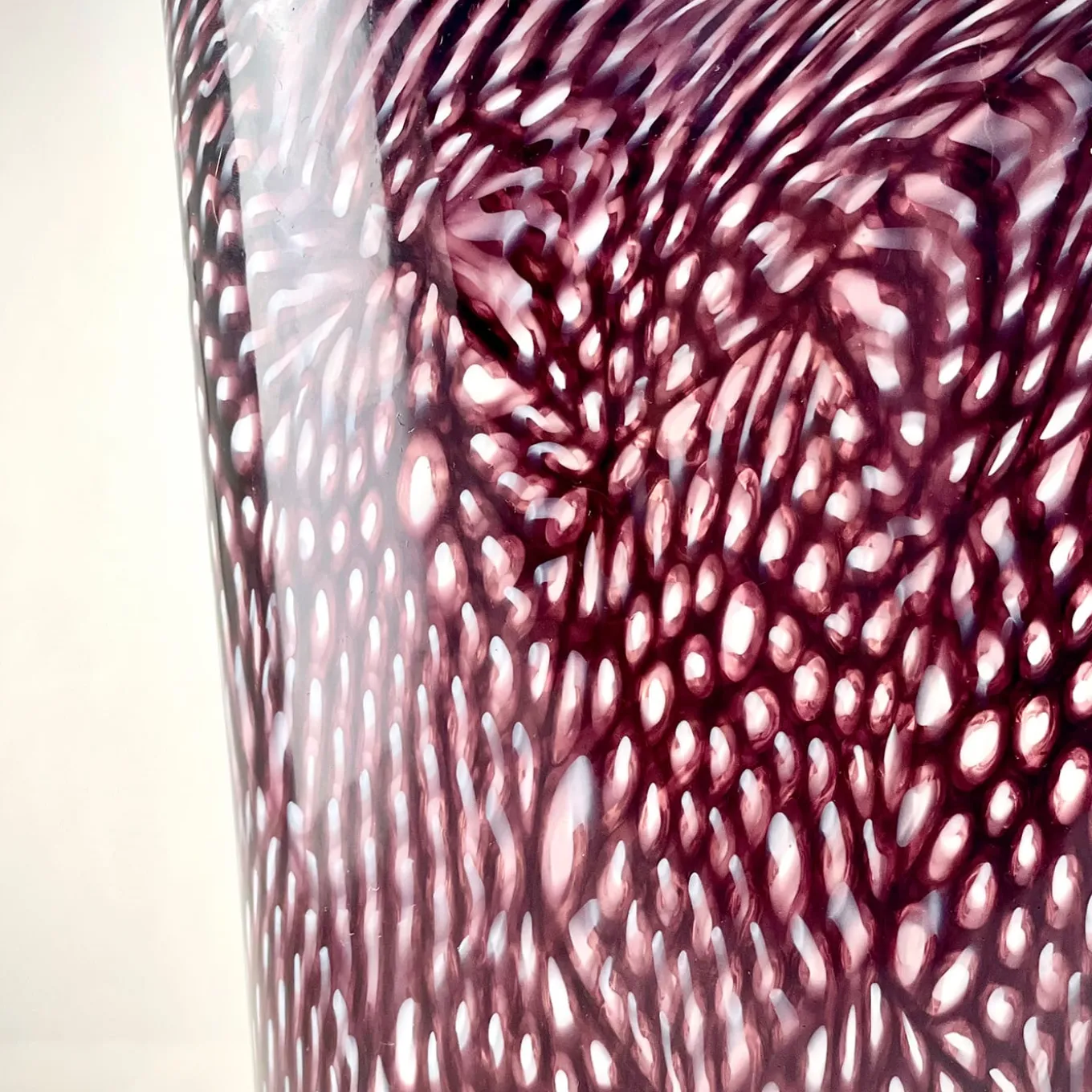 Vaso alto in filigrana bianca e nera Murrine