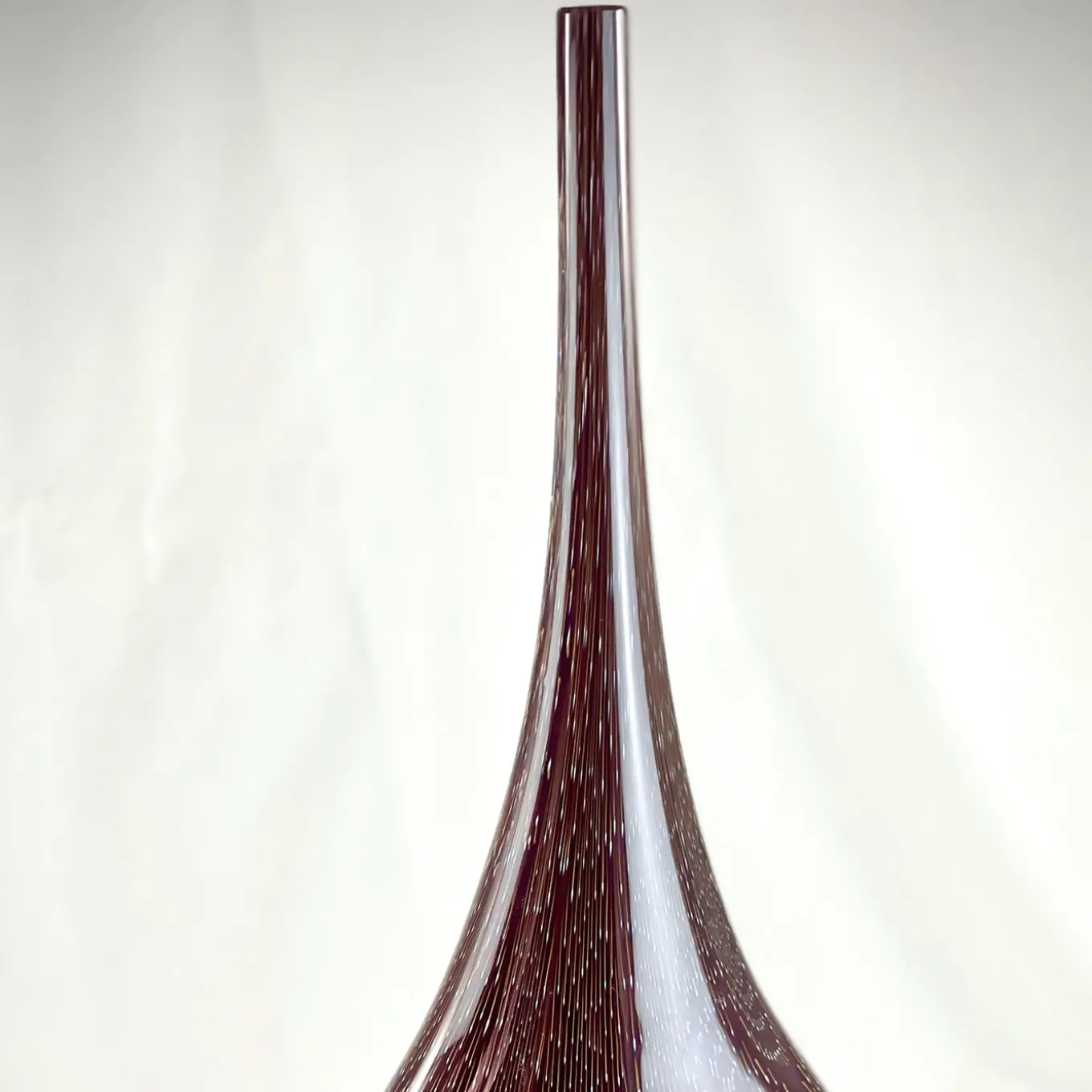 Vaso alto in filigrana rossa e bianca Murrine