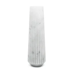 Vaso alto in marmo bianco di Carrara di Jacopo Simonetti