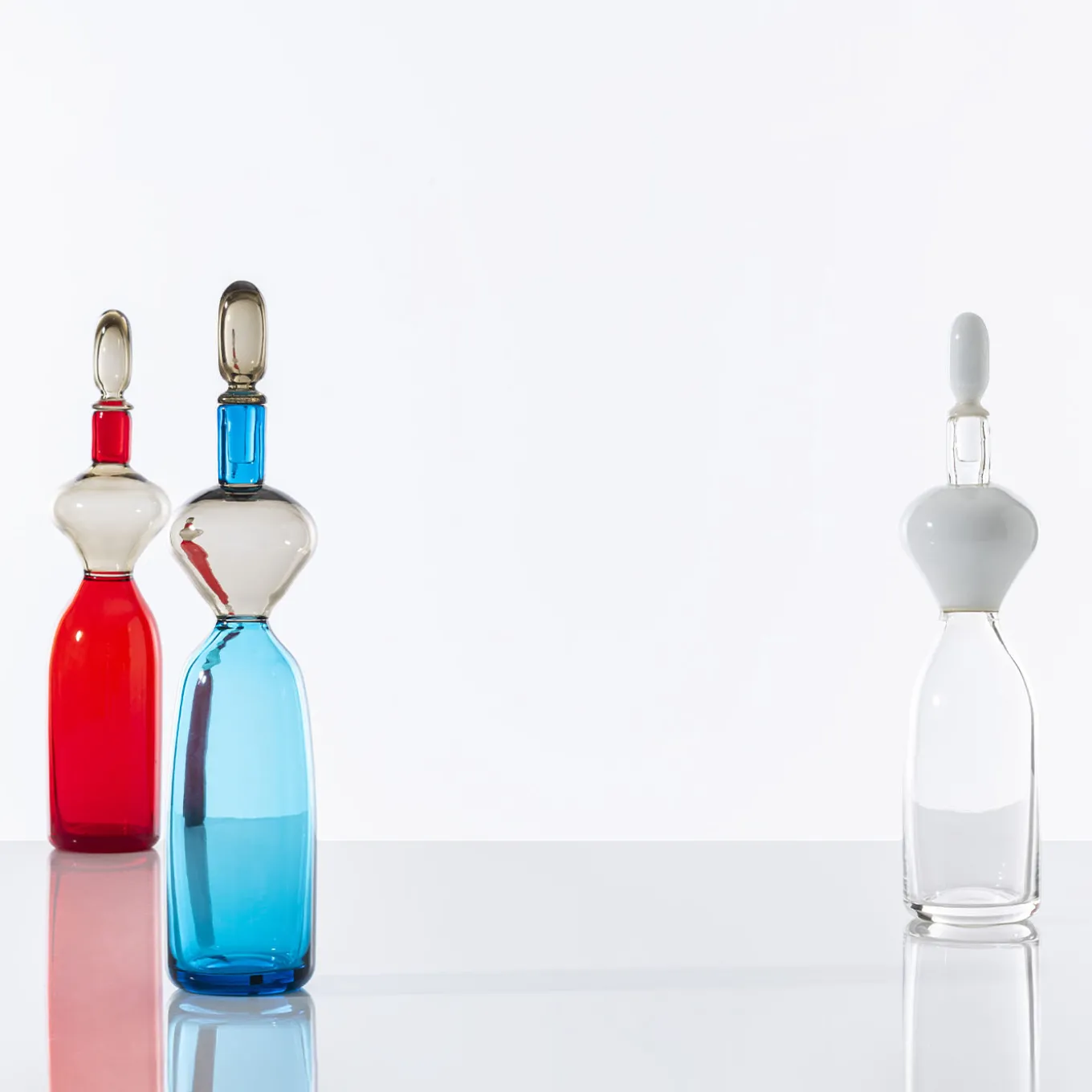 Vaso antropomorfo in vetro rosso Vecchia Dama di Gio Ponti