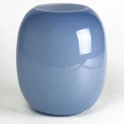 Vaso azzurro alto e sporgente