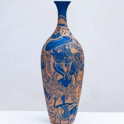 Vaso Blues in terracotta di Clara Holt e Chiara Zoppei