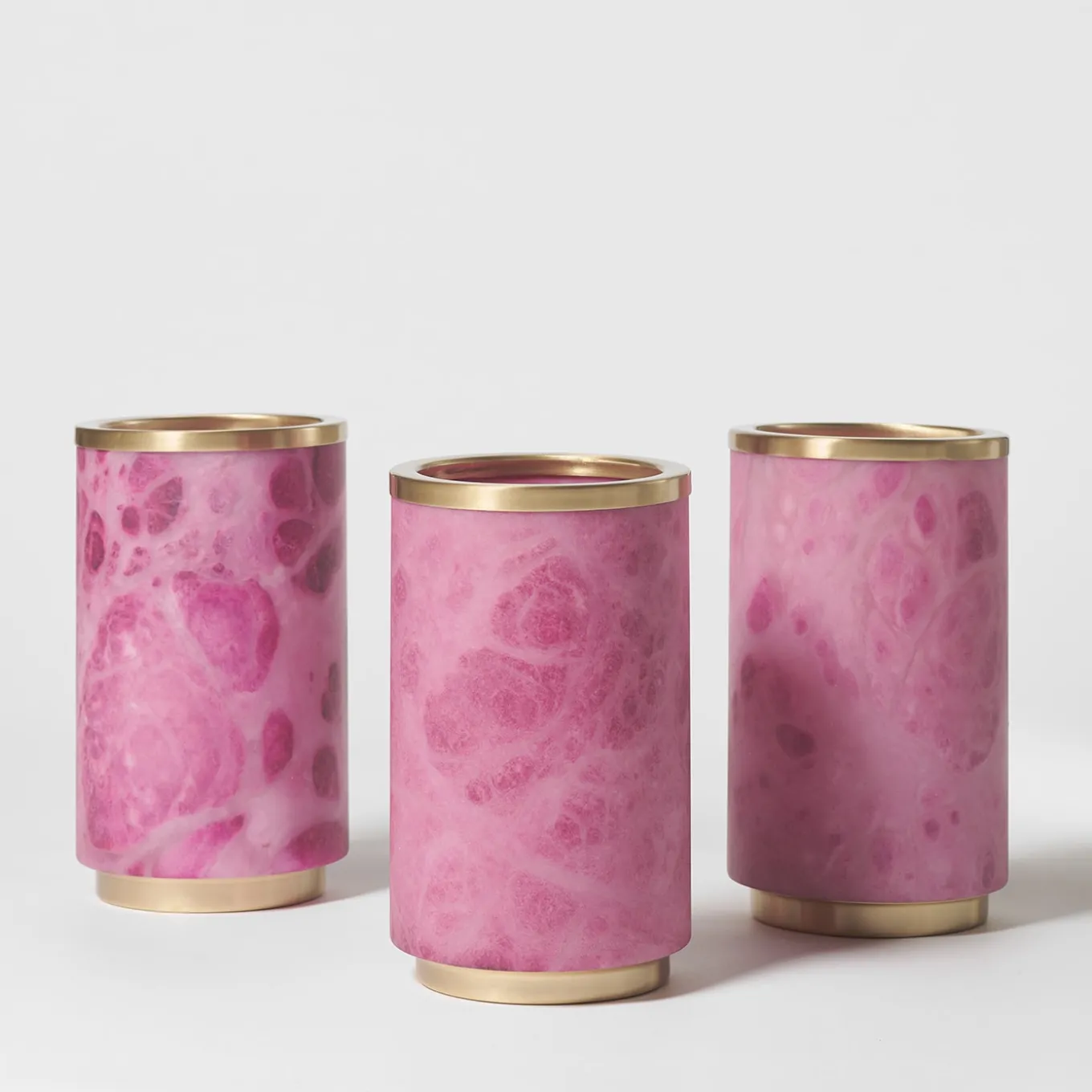 Vaso Borealis in alabastro rosa e ottone satinato