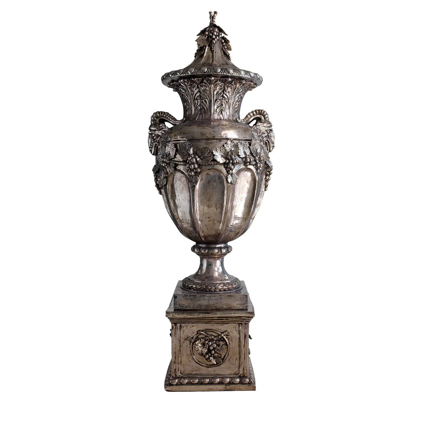 Vaso d'argento con coperchio del XVIII secolo