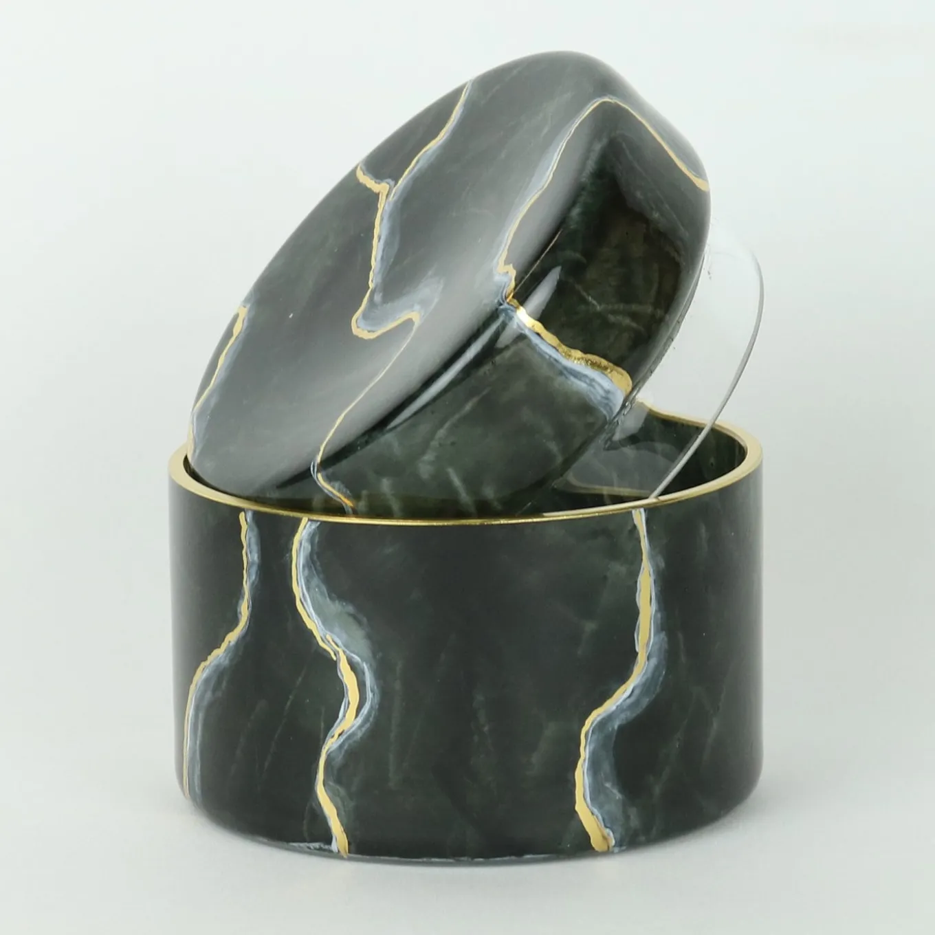 Vaso di vetro basso nero ispirato al marmo di Portoro con coperchio