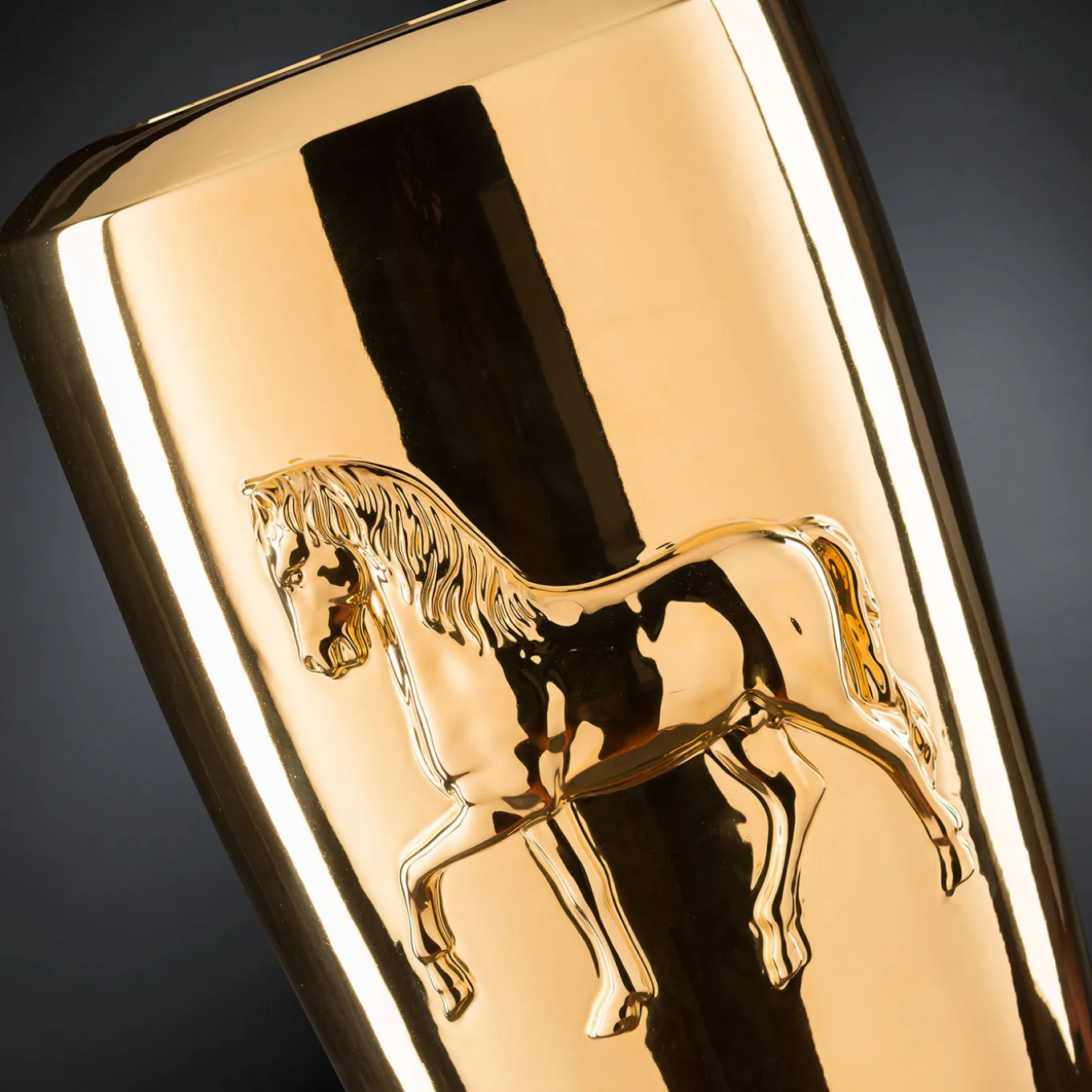 Vaso d'oro con cavallo Obice