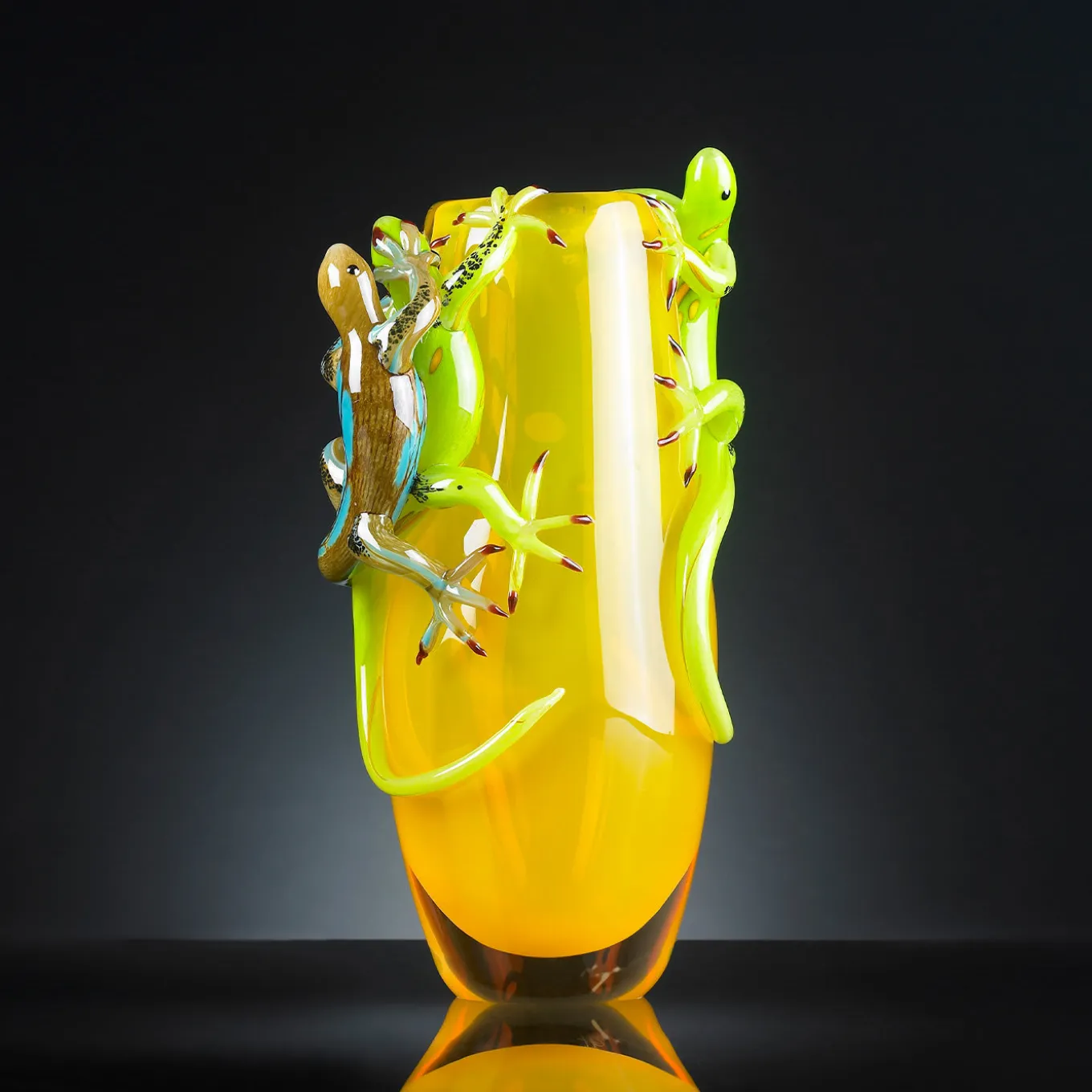 Vaso giallo con 3 gechi