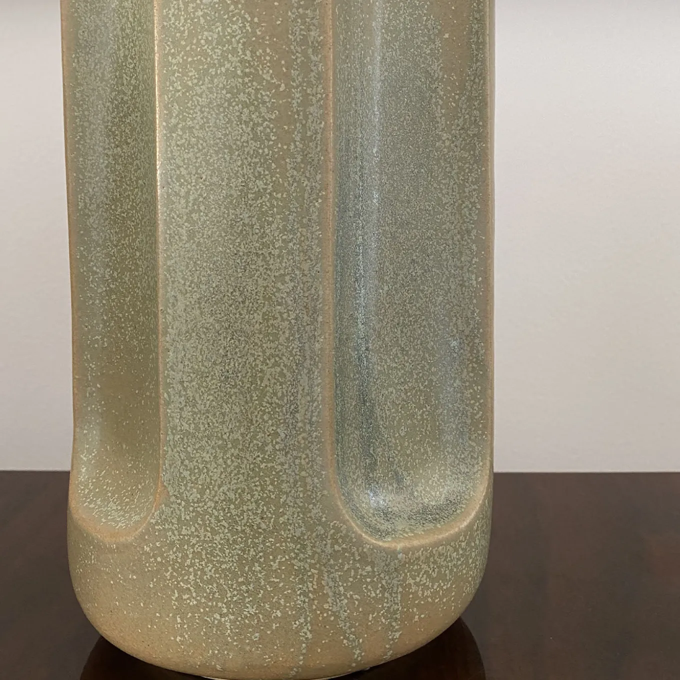 Vaso Giuseppe Bruma in ceramica smaltata verde opaco