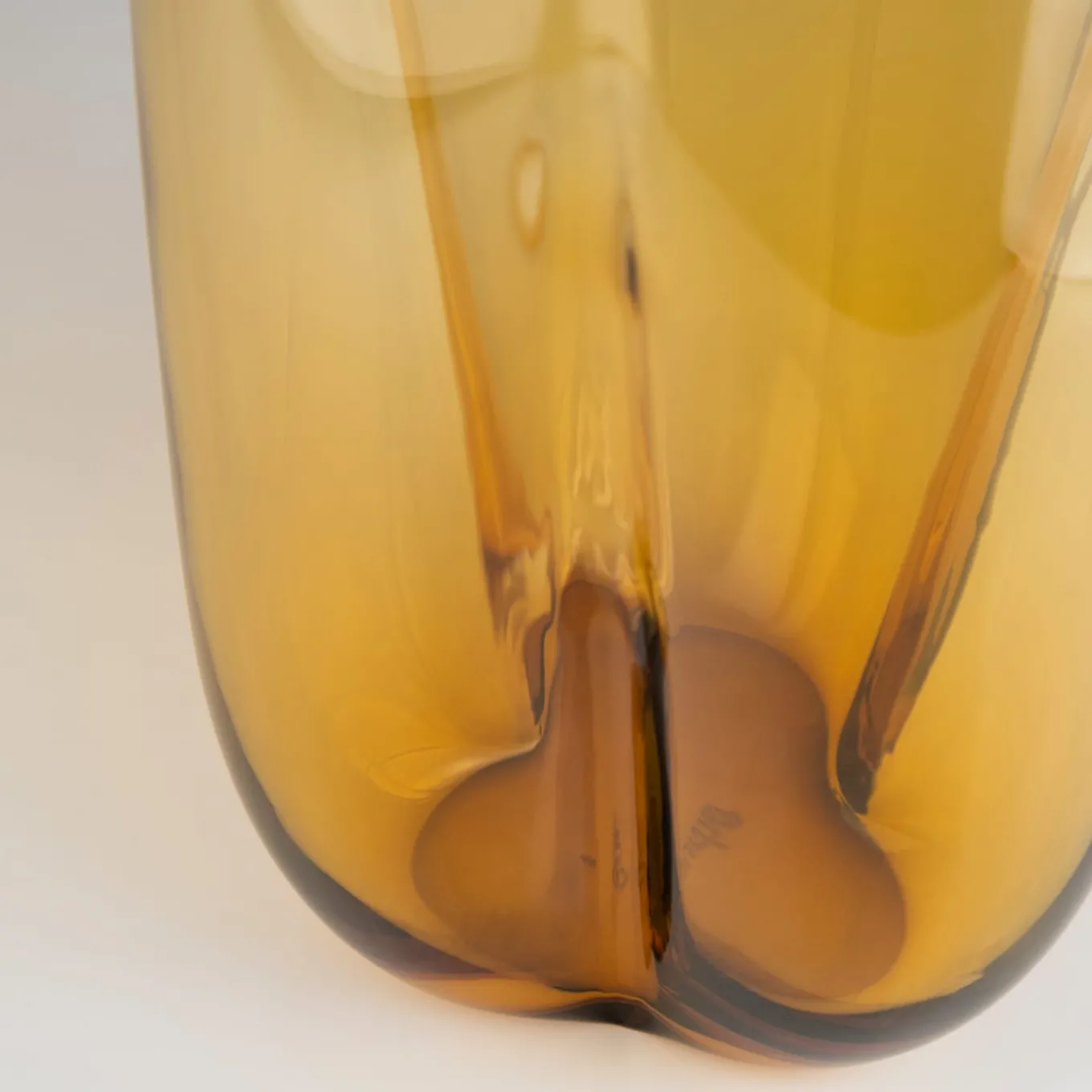 Vaso grande in ambra di Petalo