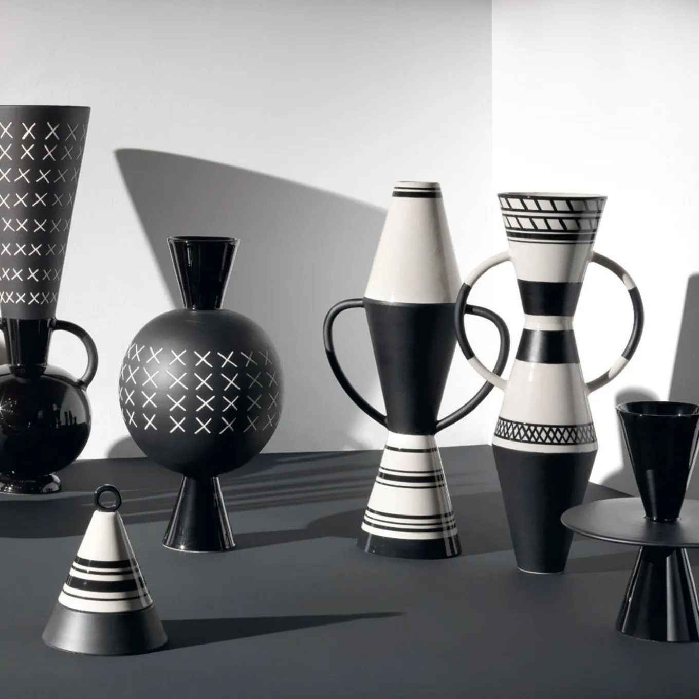 Vaso Hydria di Ugo La Pietra
