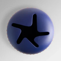 Vaso in ceramica blu con puntini rossi di Arik Levy