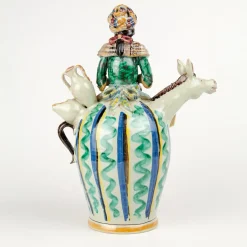 Vaso in ceramica con fischietto di donna contadina