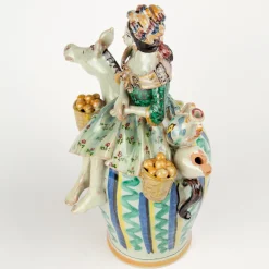 Vaso in ceramica con fischietto di donna contadina