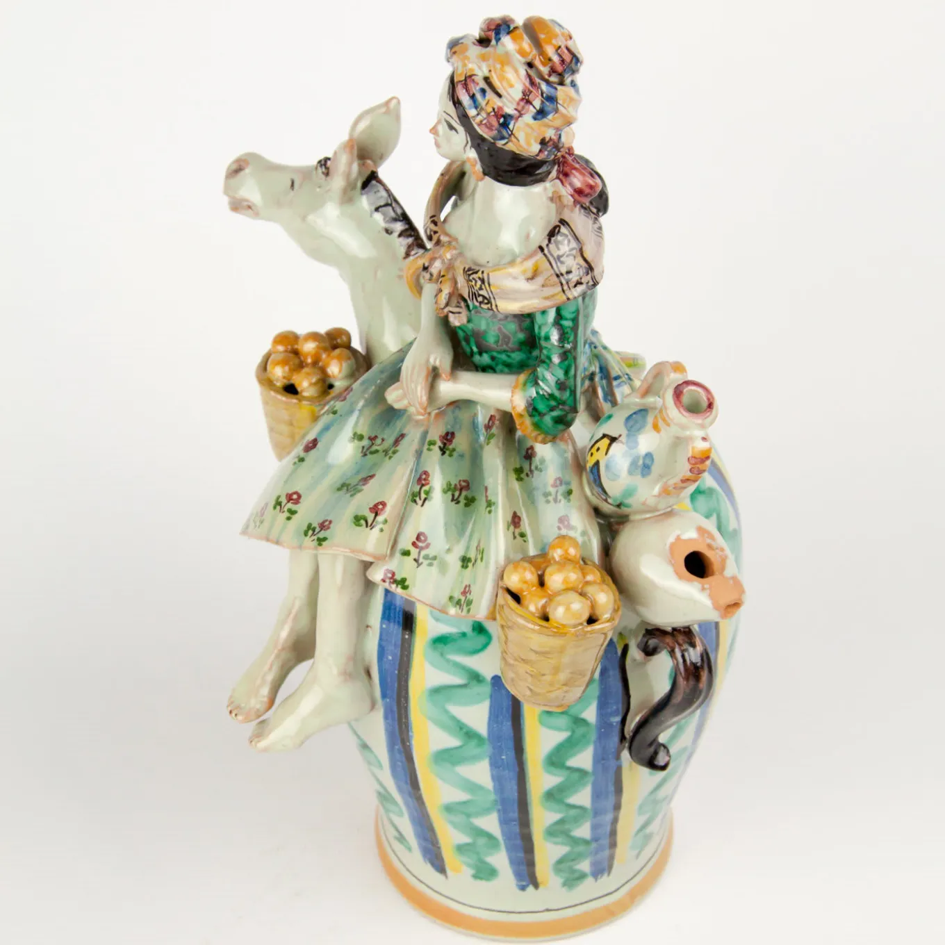 Vaso in ceramica con fischietto di donna contadina