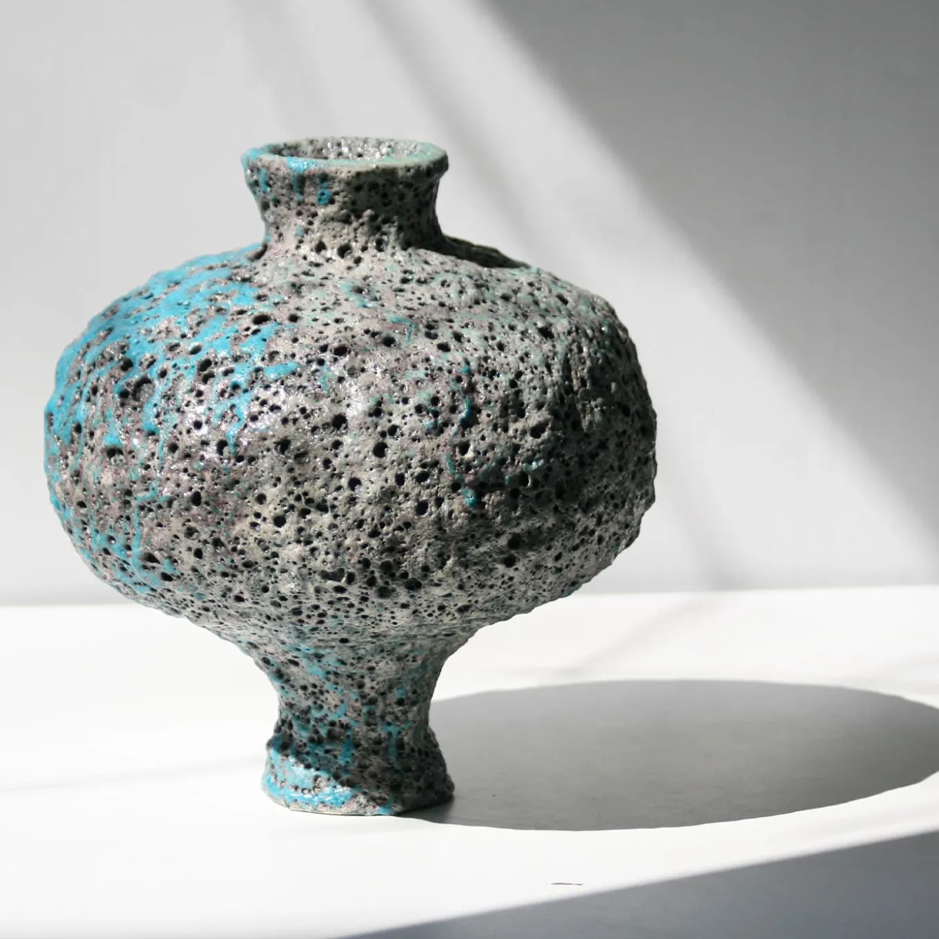 Vaso in ceramica Hydria blu e grigio