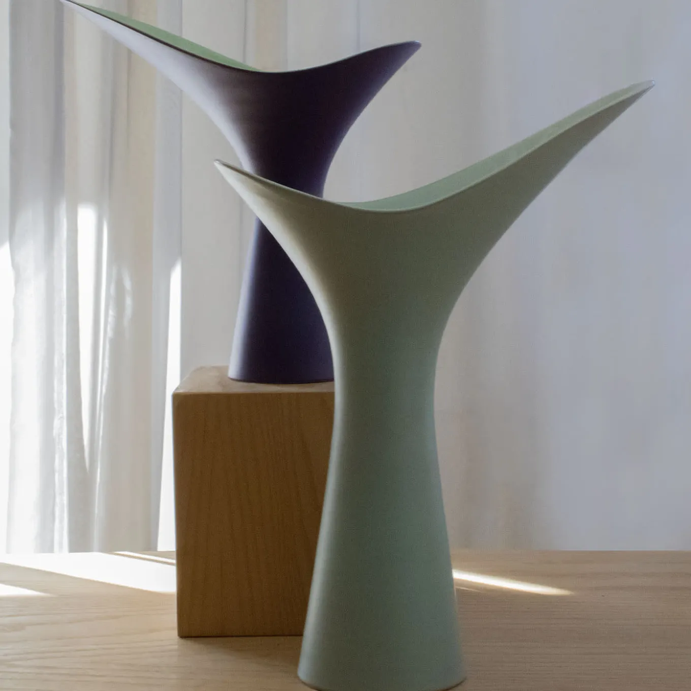 Vaso in Ceramica Viola Scuro Kàlla di Luca Binaglia