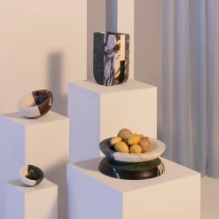 Vaso in marmo multicolore Piero di Arthur Arbesser