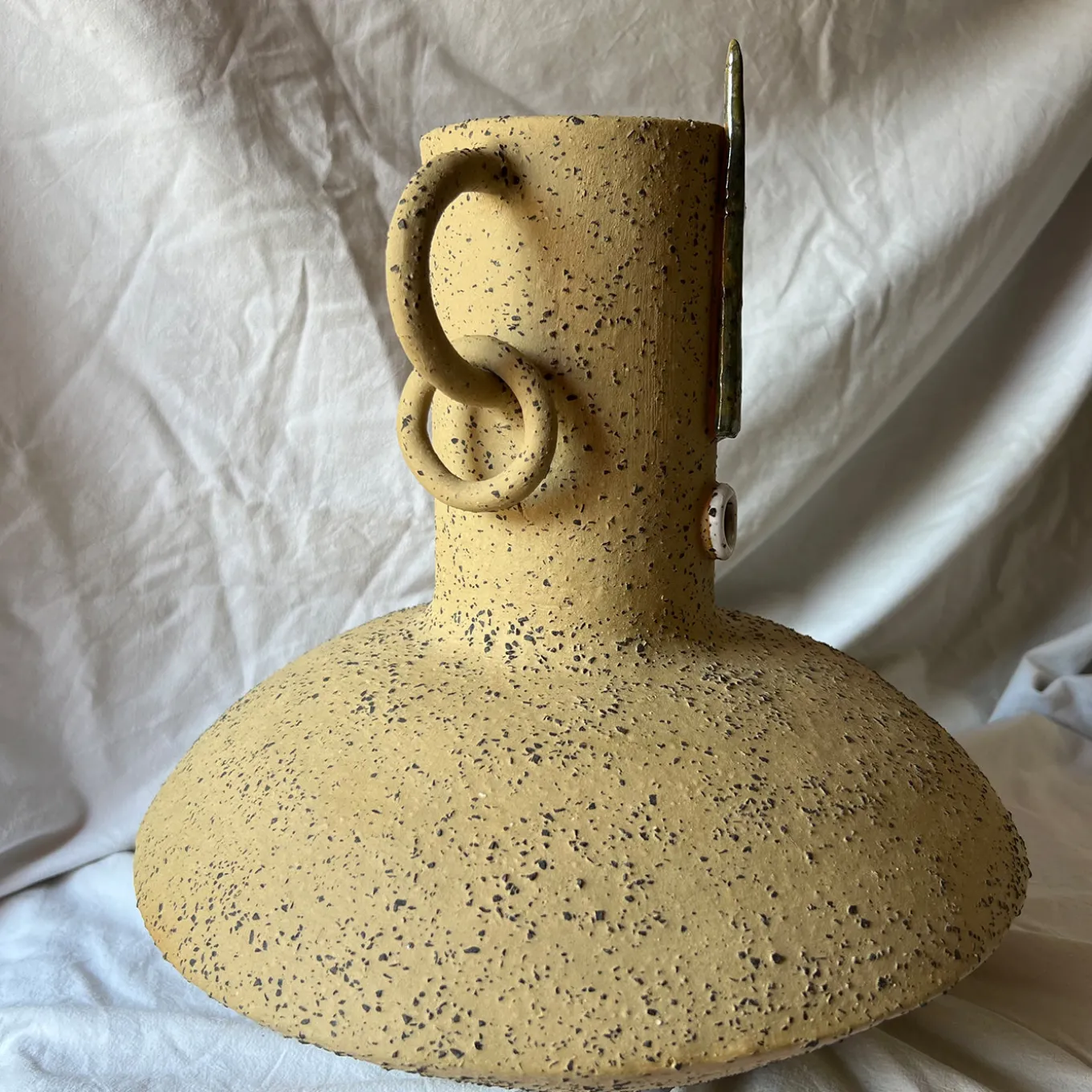 Vaso Origine Archetipa Abitata in Ceramica della Collezione Emozionale