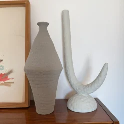 Vaso romboidale grigio chiaro Battuti di Andrea Anastasio
