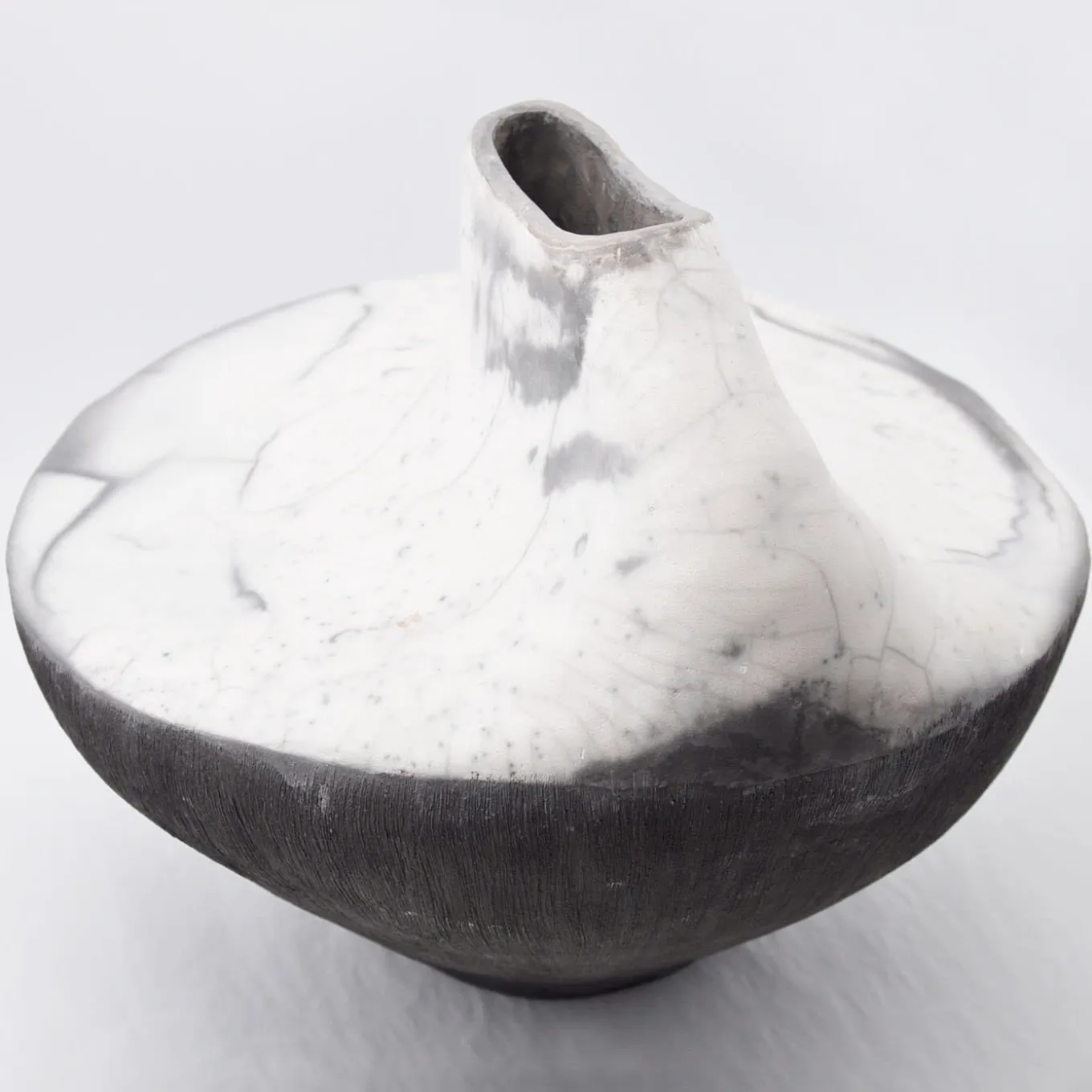 Vaso scultura Carlotta di Nino Basso