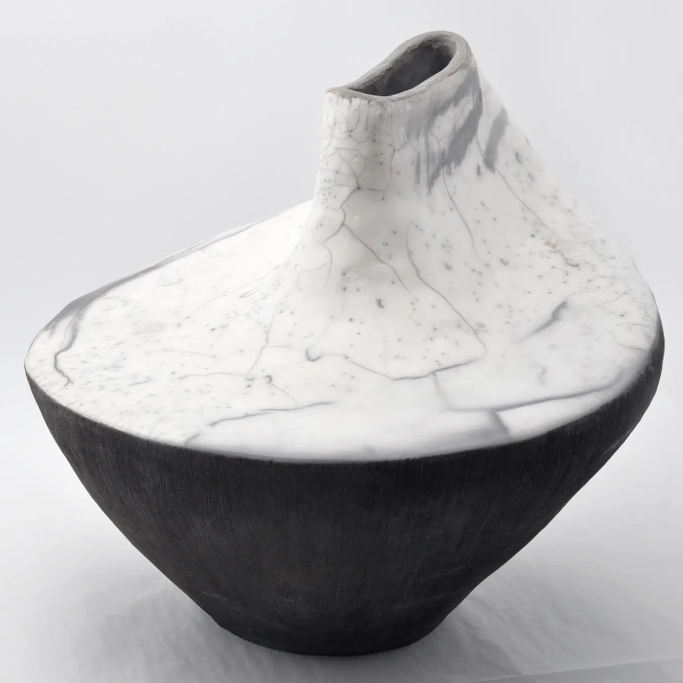 Vaso scultura Carlotta di Nino Basso
