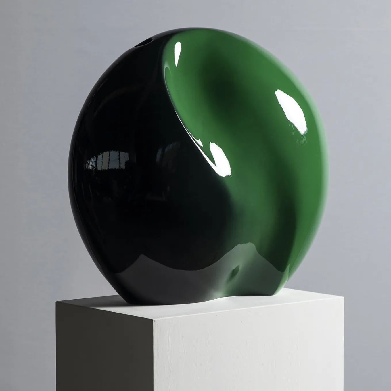 Vaso scultura Seme nero e verde