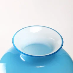 Vaso turchese simile a un'anfora
