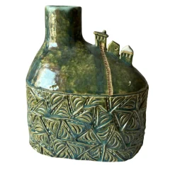 Vaso Versante Silenzioso in Ceramica Verde della Collezione Micromondo